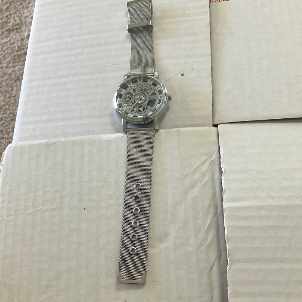 Men’s mesh band watch